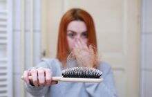5 Cara Simpel Mengatasi Rambut Rontok, Tak Harus ke Dokter