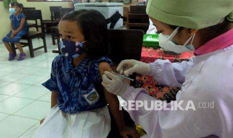 In Picture: Vaksinasi Measles di SDM 2 Sesetan, Bali