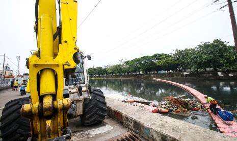 Jakbar Produksi 1.400 Ton Sampah per Hari