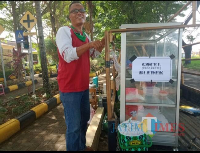 Berbekal Resep Ibu, Mantan Penjual Tanaman Hias ini Sukses Berjualan Nasi Pecel Bledek