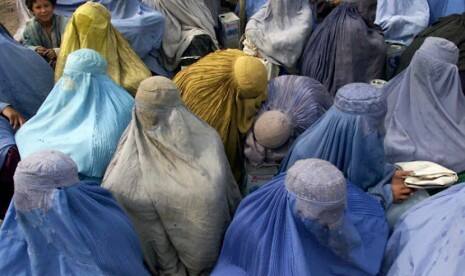 Wanita Afghanistan Lawan Aturan Berpakaian Taliban