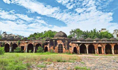 Masjid Abad ke-14 Begumpur yang Terlupakan di India