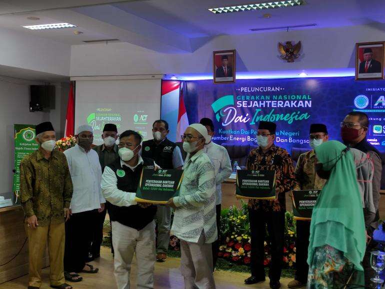 ACT Dan MUI Berikan Bantuan Operasional Untuk 1.000 Dai Terdampak Covid-19