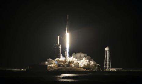 Misi Luar Angkasa Privat Pertama SpaceX Sukses Diluncurkan