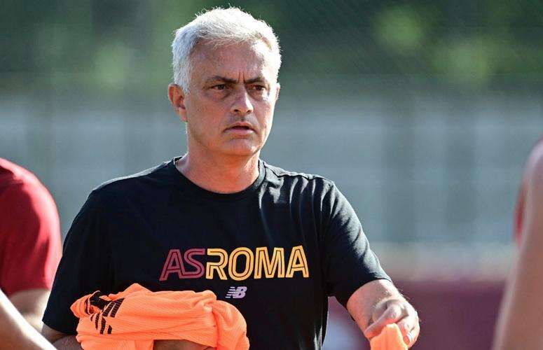 Jose Mourinho: Piala Konferensi UEFA Tak Penting, AS Roma Fokus Liga Italia