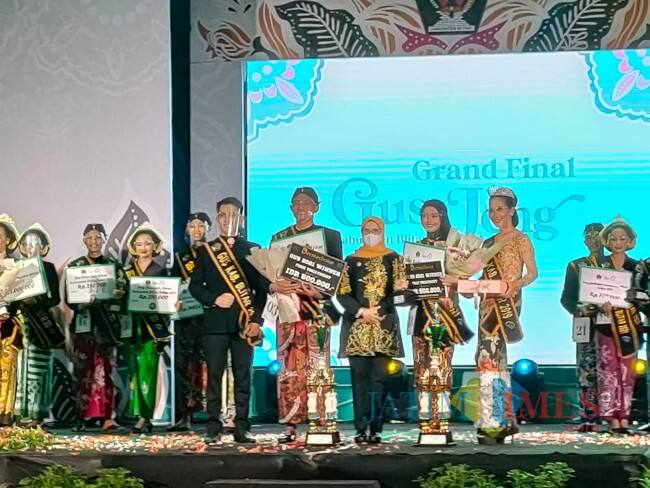 Pemkab Blitar Sukses Gelar Pemilihan Gus & Jeng, Ini Harapan Bupati Mak Rini