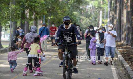 Polisi Bubarkan Kerumunan Pedagang di Jakarta Timur