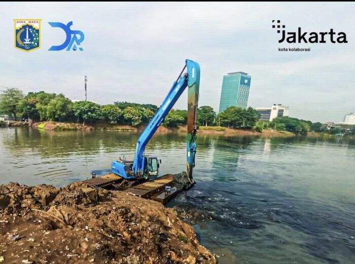 Masuki Musim Penghujan, Pemprov DKI Kebut Pengerukan Kali dan Waduk