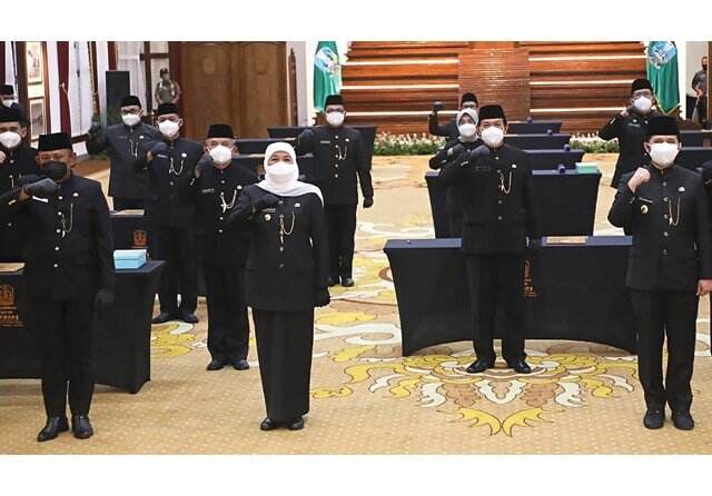 Khofifah Lantik 16 Pejabat, Tugas Awal Fokus Pemulihan Ekonomi