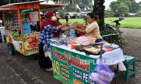 Pemkot Madiun Bina PKL Dukung Pengembangan Ekonomi Daerah