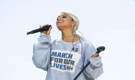 Ayunkan Pisau ke Penjaga Rumah Ariana Grande, Fan Ditangkap