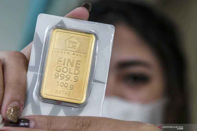 Harga Emas Jatuh Hingga di Bawah Level Psikologis 1.800 Dollar AS