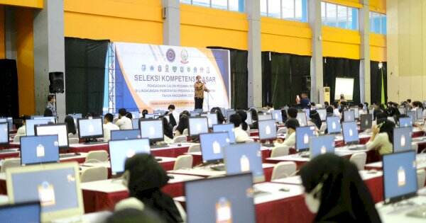 Pantau Pelaksanaan Test SKD CPNS, Plt Gubernur Sulsel Beri Motivasi Para Peserta