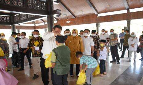 Berbagi Bantuan kepada Anak Yatim Piatu Akibat Pandemi