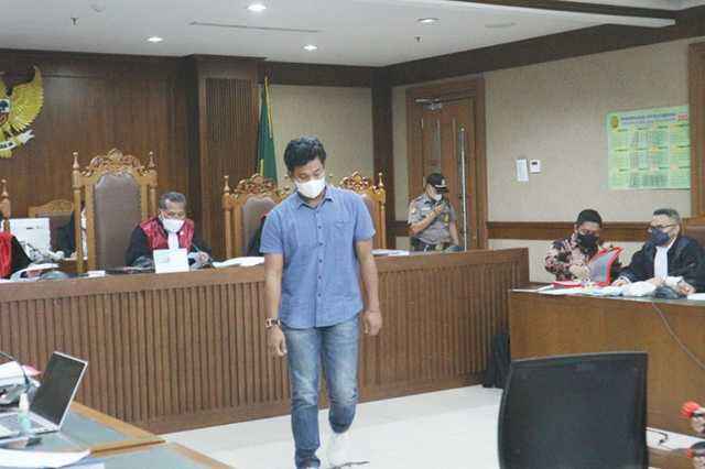 Azis Syamsuddin Bantu Cari Sertifikat