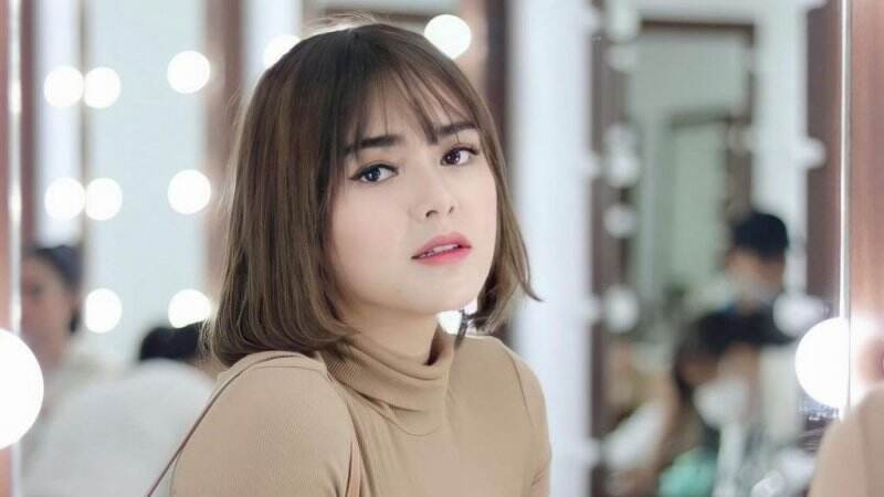 Segera Bangun Masjid, Amanda Manopo Keciduk Pakai Hijab Pas Nyetir, Mualaf Nih?