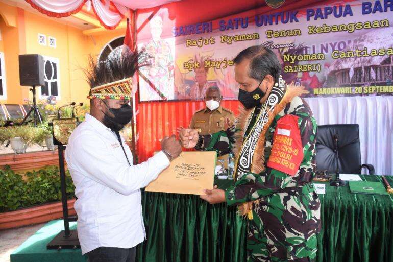 Bertemu Masyarakat Adat Saireri Pangdam Papua Barat: Jangan Berkonflik, Endingnya Cuma Penderitaan