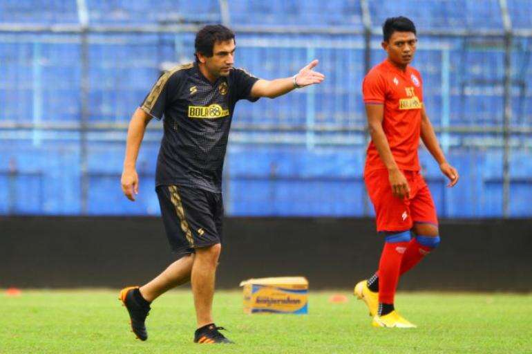 Liga 1 Indonesia Belum Pernah Menang, Arema FC Ancam Depak Pelatih
