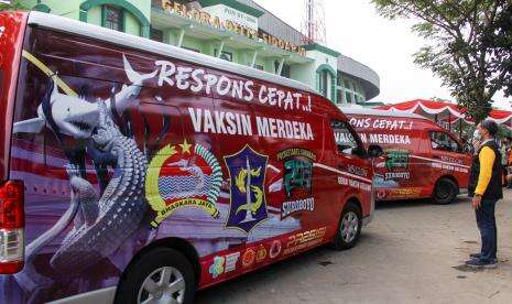 In Picture: Pemkot Surabaya Kirim Mobil Vaksin Keliling ke Sidoarjo