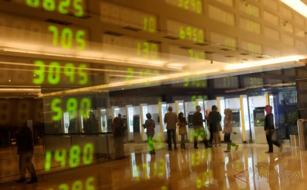 IHSG Ditutup Melemah ke 6.060 Usai BI Tahan Suku Bunga