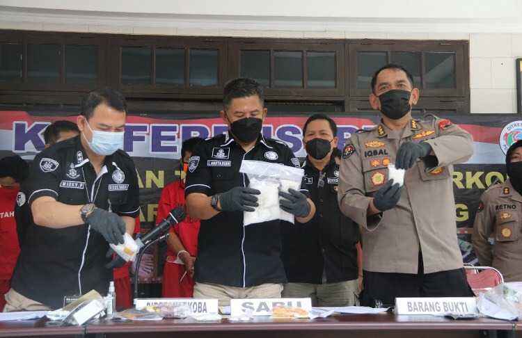 Ditresnarkoba Polda Jateng Ungkap Peredaran 900 Gram Sabu