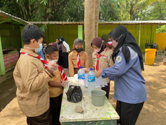 Unisba Blitar Dampingi Pengelolaan Sampah di Lembaga Pendidikan