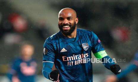 Barcelona Tertarik Tampung Lacazette