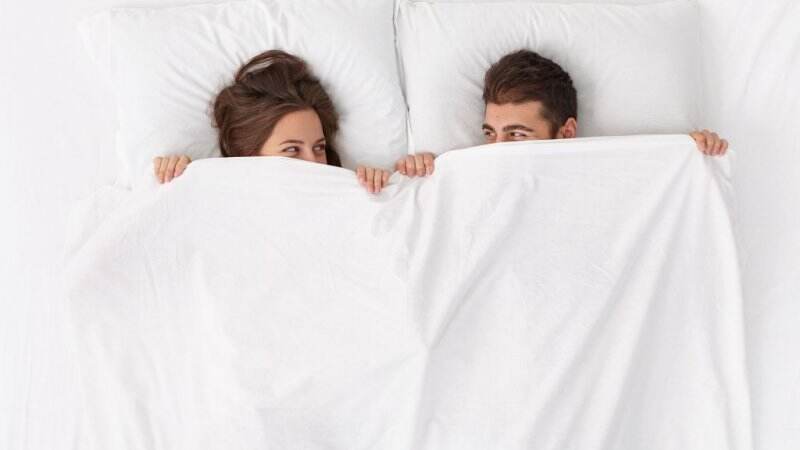 Gairah Bercinta Memuncak tapi Lagi Flu? Coba 6 Posisi Seks Ini Aja Moms!