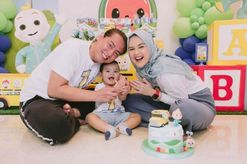 Cut Meyriska Beri Kejutan Lewat Permainan Tebak Gambar, Reaksi Roger Danuarta Sampai Melongo