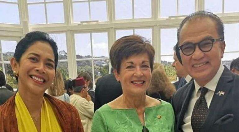 Dubes Tantowi Yahya, Hadiahi Batik Karya Sendiri Buat Gubernur Jenderal Selandia Baru