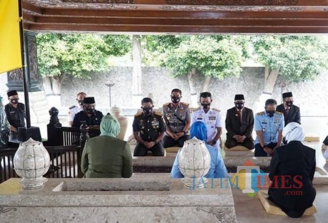 Sambut HUT ke-76 TNI, Pangdam V/Brawijaya Pimpin Ziarah Nasional ke Makam Bung Karno