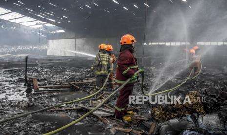 In Picture: Kebakaran Pabrik Tekstil di Bandung