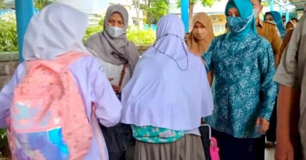 Simulasi PTM, Ketua TP PKK Kota Makassar, Tinjau SMP Athirah Bukit Baruga Antang