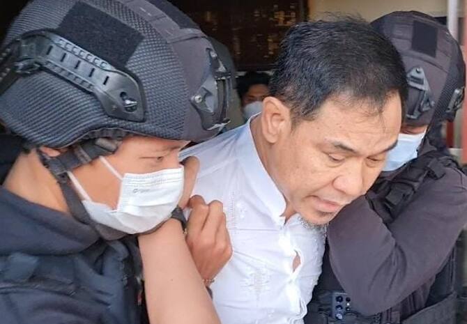 Berkas Lengkap, Munarman Segera Duduk di Meja Hijau