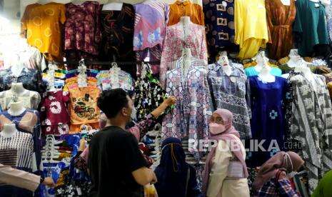 Kasus Terus Turun, Mengapa Beberapa Daerah Naik Level PPKM?