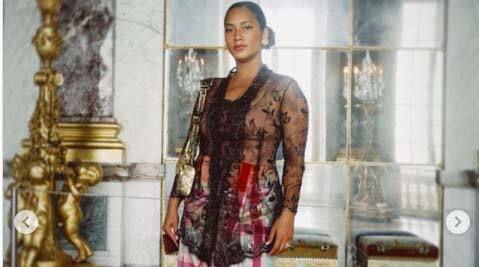 Tara Basro Pamer Foto Cantik Pakai Sarung di Prancis, Netizen: Ikon Budaya Indonesia