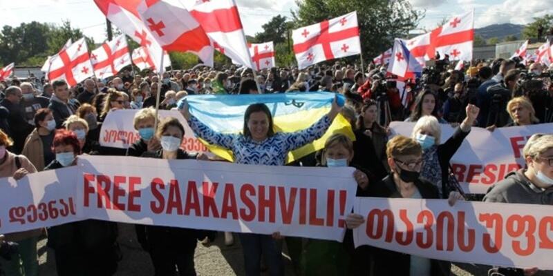 Tentang Kepulangan Saakashvili ke Tanah Air dari Pengasingan, Pengamat: Alih-alih Menyelamatkan Negara, Ia Malah Masuk Penjara
