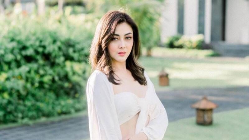 Dhena Devanka Tampil Aduhai Pamer Perut Rata, Netter Salfok Lihat Raut Wajah Istri Ijonk: Beban Pikiran