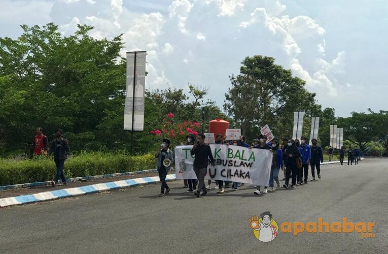 Haul Omnibus Law Jilid II, Kantor Gubernur Kalsel Kembali Didatangi Puluhan Demonstran