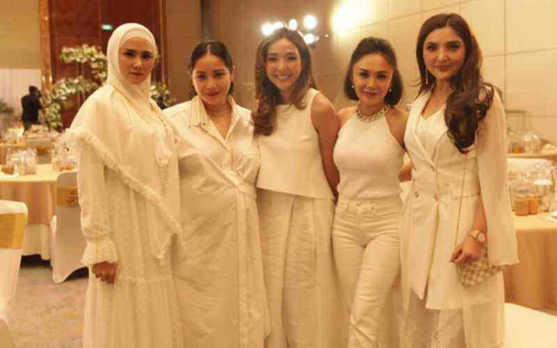 Bertemu Istri Mantan Pacar, Momen Yuni Shara Elus Perut Nagita Slavina Jadi Sorotan