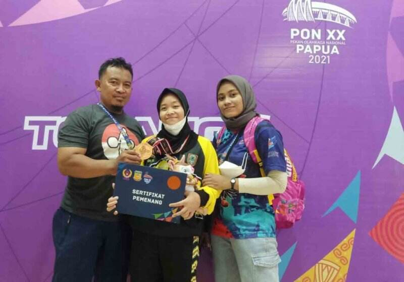 Melawan Lifter Olimpiade, Riska Amanda Tambah Medali Kalsel di PON XX