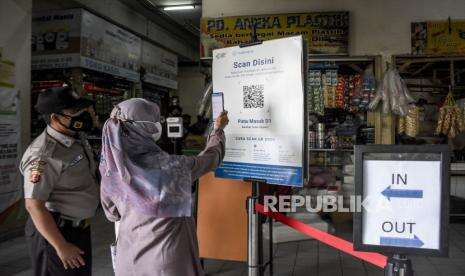 In Picture: Penerapan Aplikasi PeduliLindungi di Pasar Tradisional