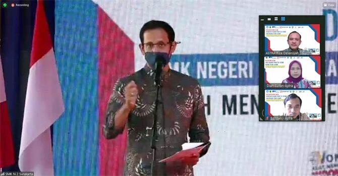 Nadiem Minta Para Guru di Masa PTM Ajari Murid Patuhi Prokes
