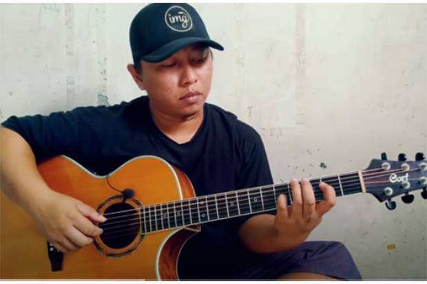 Alip Ba Ta di Mata Dunia, Beragam Pujian Tertuju pada Kepiawaiannya Bermain Gitar
