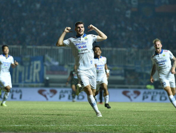 Persib Bandung Lawan Bhayangkara FC, Nick Kuipers Siap Belenggu Ezechiel Ndouassel