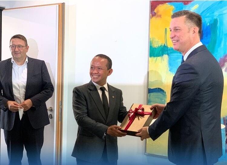 Menteri Bahlil Rayu Volkswagen Segera Wujudkan Investasi di Indonesia