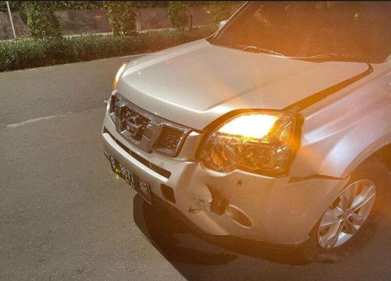 Ditabrak Mobil, Tiang Lampu di Jalan KH Mas Mansyur Jakpus Ambruk