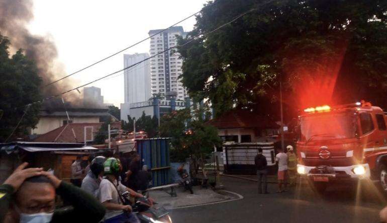 Gedung Farmasi RS Mintohardjo Dilalap Si Jago Merah, 10 Mobil Damkar Dikerahkan