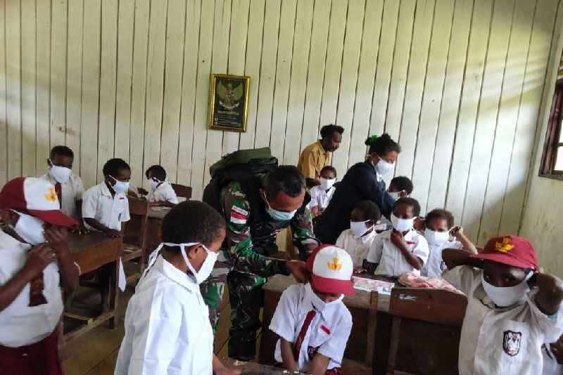 Tidak Hanya Memburu KKB, Satgas TNI Juga Lakukan Perbuatan Mulia Ini di Perbatasan RI-PNG