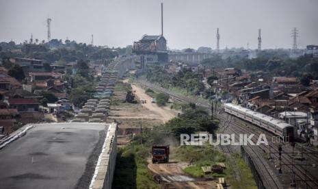 Jokowi Tunjuk Luhut Pimpin Komite Kereta Cepat